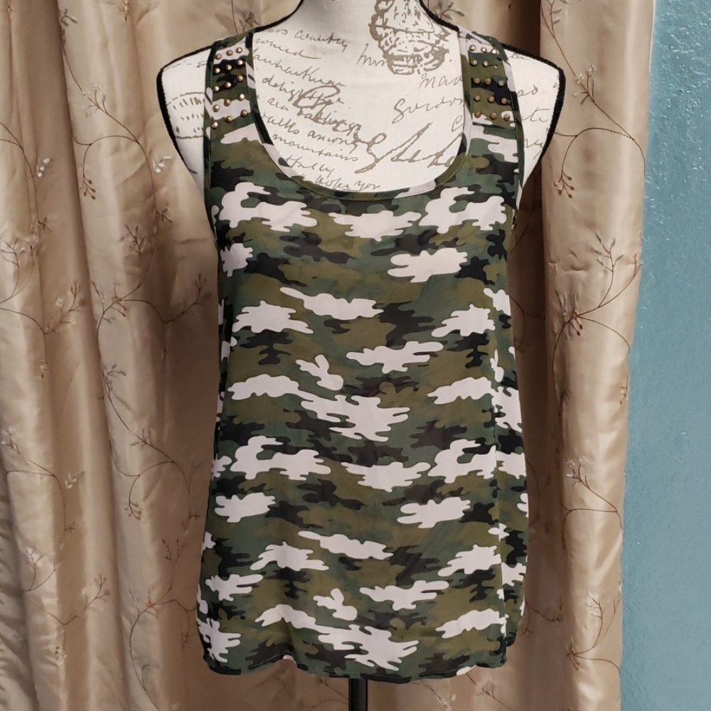 Tops - Picture 3 of 6